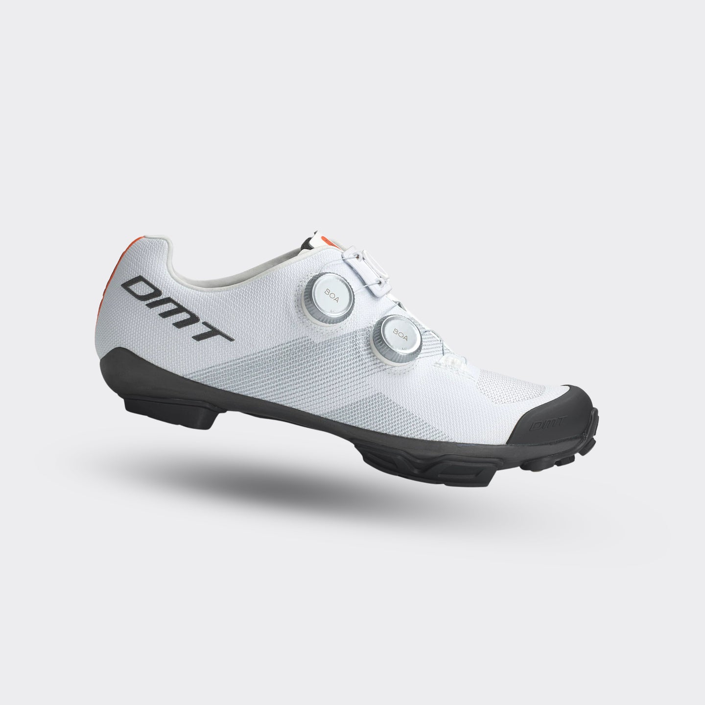 KM0_whitesilver_01_desktop_mobile_e5053227-339d-4469-aed6-50f84769515a