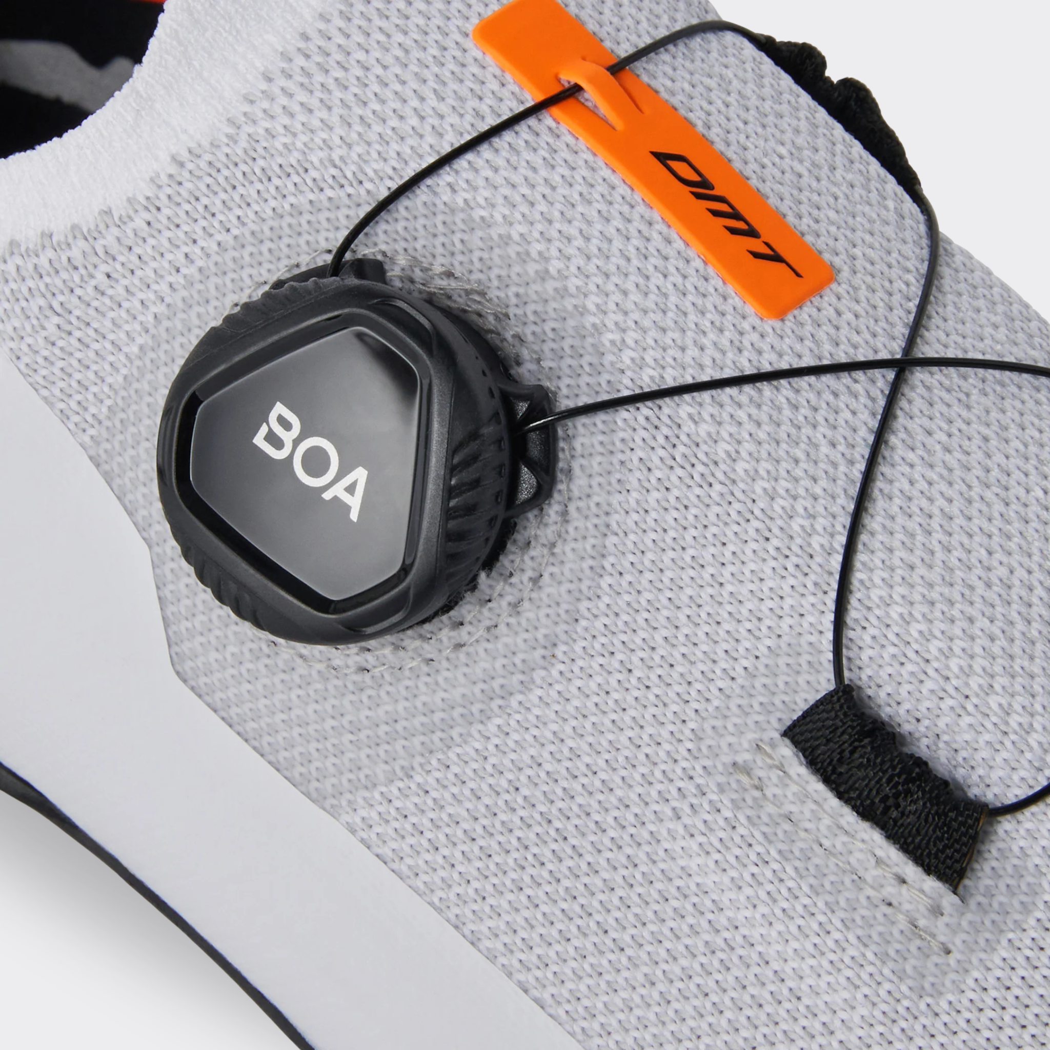KR30 Shoes - White / Black
