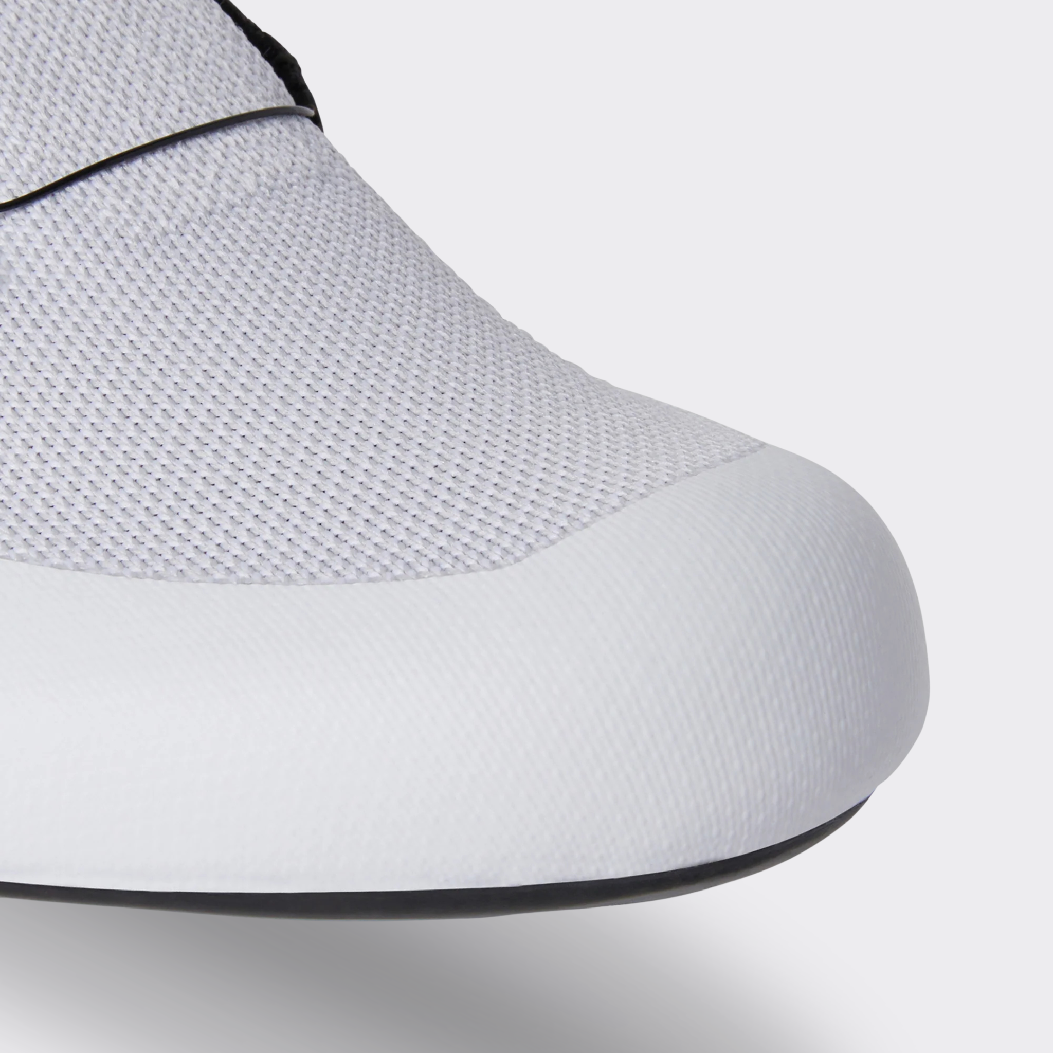 KR30 Shoes - White / Black
