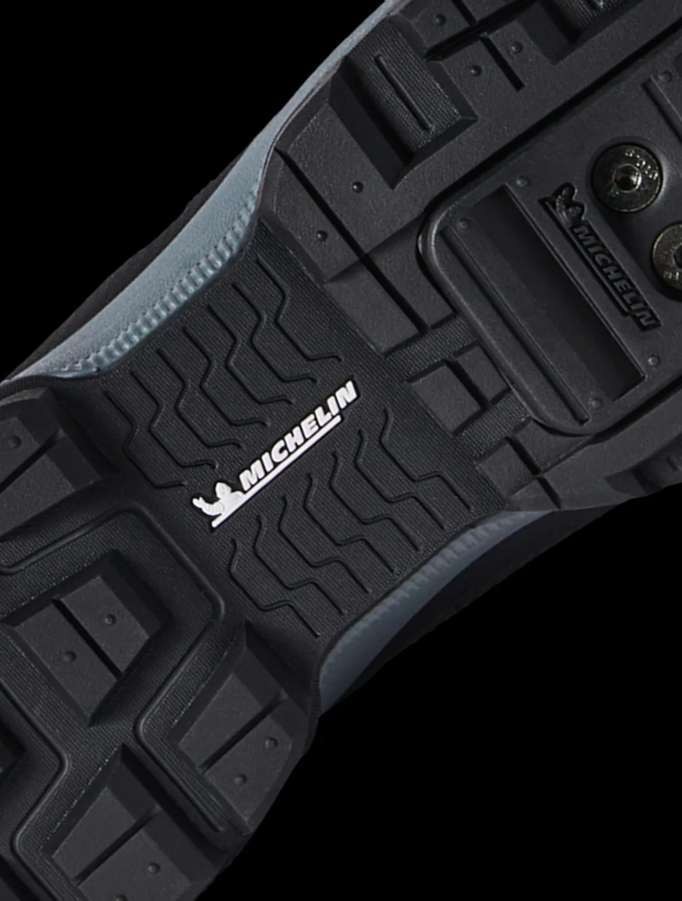 Detail podrážky Michelin a uchytenia SPD kufrov DMT TK10
